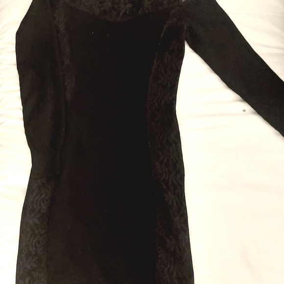 BLACK BODY CON SWEATER DRESS - Picture 3 of 4